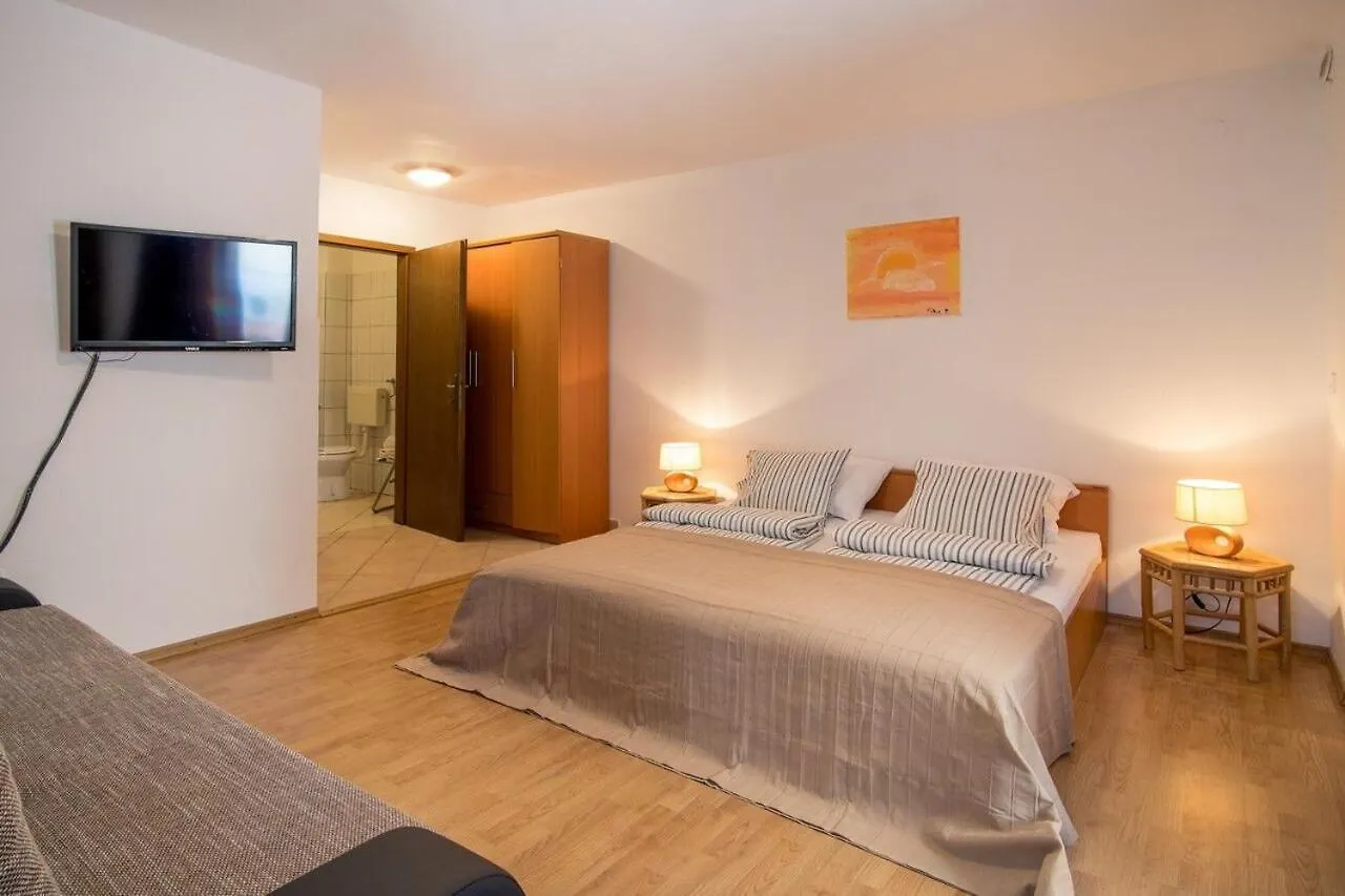 Apartment Polo Vrbnik  0*, Vrbnik (Primorje-Gorski Kotar) Croatia